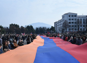 Մենք երեք ճանապարհ ունենք․Համաժողովրդական հանրահավաք Ստեփանակերտում