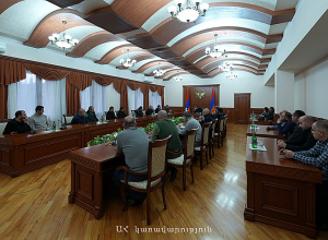 ԱՀ պետնախարարը պարենային անվտանգության հարցեր է քննարկել առաքող  և արտադրող ընկերությունների ներկայացուցիչների հետ