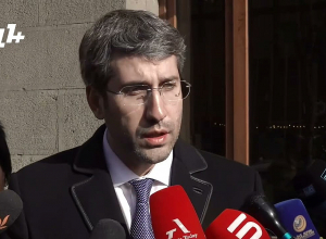 Как работает министр, когда в отношении его отца возбуждено уголовное преследование?