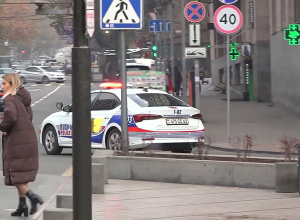 Позвонили и сказали, что кто-то близ Каскада что-то вставляет в терминалы