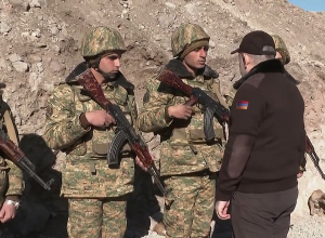 Վարչապետն Ամանորի նախաշեմին այցելել է մարտական դիրքեր