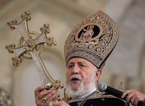 Այսօր ծանրացած սրտով և խոր մտահոգություններով ենք դիմավորում Արցախի անկախության տոնը․ Կաթողիկոսի ուղերձը