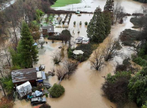 Կալիֆորնիայում ուժգին քամիների ու տեղումների հետևանքով 2-ամյա երեխա ու 19-ամյա աղջիկ են մահացել