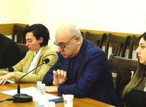 Դուք փորձում եք ստանձնել այլ երկրի շահերը․ Գուրգեն Արսենյան