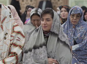 ՀՀ վարչապետի տիկին Աննա Հակոբյանը ԻԻՀ այցի ընթացքում եղել է Ղոմ քաղաքում, այցելել Մասումեի դամբարան