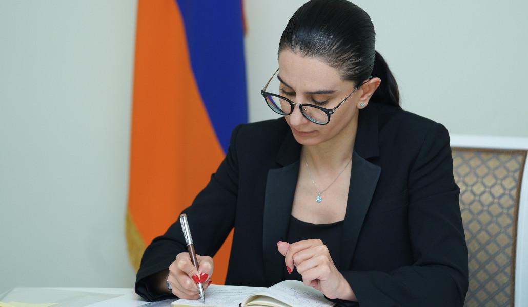 Աննա Վարդապետյան