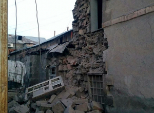 Երևանի Ռոստովյան փողոցի տներից մեկը մասամբ փլուզվել է