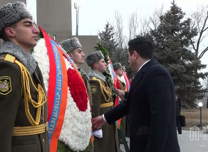 Հարգանքի տուրք «Եռաբլուր» զինվորական պանթեոնում