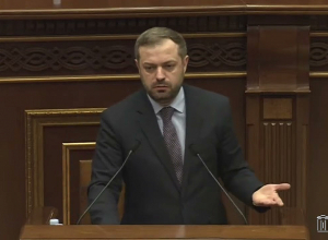 Զինվորը տնակում կամ վրանում է, որովհետեւ զորանոցը ծախել, կերել եք․ Պապոյան