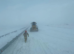 В горных районах ожидается метель, плохая горизонтальная видимость, на дорогах - гололедица
