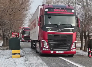 Ինչպես են հայկական բեռնատարներն Իգդիրով մեկնում Թուրքիա