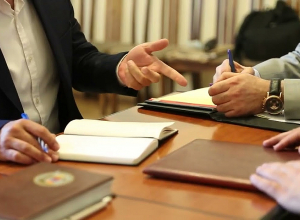 ՀՀ ԱԱԾ ն բացահայտել է անձնագրերի և վիզաների վարչությունում կաշառք-գումարներ ստանալու բազմաթիվ դեպքեր