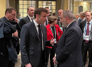 Премьер-министр Пашинян провёл короткую встречу с Эммануэлем Макроном