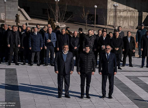 Հարգանքի տուրք Ստեփանակերտում.Արցախի երեք պաշտոնյաները միասին