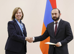 Новоназначенный посол США в Армении вручила копию верительных грамот министру иностранных дел РА