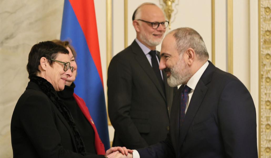 0000000000000000000000000000000000000