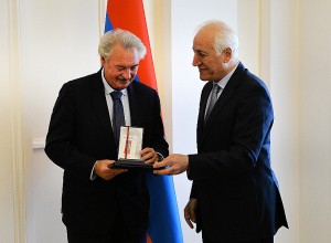 Президент Хачатурян принял министра иностранных и европейских дел Люксембурга