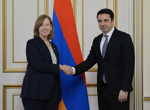 Уверен, что армяно-американские отношения будут и впредь развиваться и расширяться: Ален Симонян - новоназначенному послу США в Армении