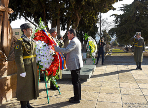 Араик Арутюнян почтил память жертв Сумгаитского преступления