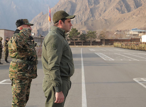 Պապիկյանը սպաներին հանձնարարել է անհանդուրժող լինել զորքերում հայտնաբերվող արատավոր երևույթների նկատմամբ