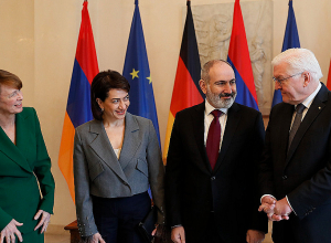 Премьер-министр Пашинян встретился с Франком-Вальтером Штайнмайером, госпожа Акопян - с супругой президента ФРГ