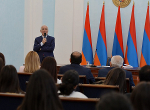 Նախագահ Վահագն Խաչատուրյանը հյուրընկալել է Շիրակի մարզի մի խումբ ուսանողների և աշակերտների