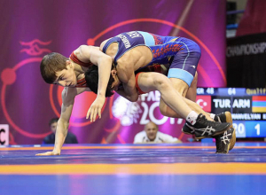 Կարապետ Մանվելյանը հաղթել է ադրբեջանցի ու թուրք ըմբիշներին և մտել եզրափակիչ