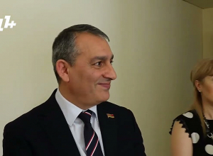 Հիմա որ դավաճաններ կան, չասե՞նք․ Արմեն Խաչատրյանի ճեպազրույցը