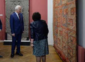 Президент Ваагн Хачатурян посетил Национальную картинную галерею и Музей истории