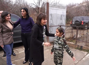 Աննա Հակոբյանը Սյունիքի մարզի Բնունիս գյուղում այցելել է 44 օրյա պատերազմում զոհված հերոսների տներ