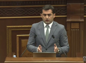 Եկեք իրար չմեղադրենք պատերազմ բերելու մեջ. Հակոբ Արշակյանը՝ ընդդիմությանը