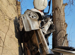 Մեղրի-Երևան ճանապարհին «Mitsubishi Pajero iO»-ն ընկել է ձորը՝  հայտնվելով ծառի և պատի արանքում․ կա զոհ և տուժածներ