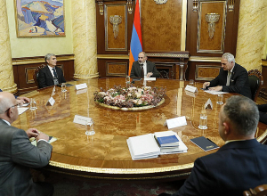 Премьер-министр провёл встречу с руководителями внепарламентских политических сил