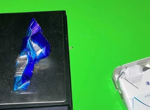 Երթևեկող մեքենայի վարորդը թմրամիջոցներ էր տեղադրում․ շոկո, մեթամֆետամին ու մարիխուանա