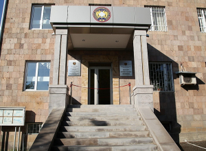 Եղեգնաձոր քաղաքի բնակիչը կալանավորվել է. նա մեղադրվում է դանակով երկու անձի ծանր մարմնական վնաս պատճառելու համար