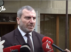 Հրդեհից զոհված զինծառայողների հարազատները հանդիպել են զինդատախազի հետ. Ուղիղ