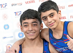 Համլետ Մանուկյանը՝ ոսկե, Մամիկոն Խաչատրյանը՝ արծաթե մեդալներ են նվաճել Թուրքիայում․ Մարմնամարզության երիտասարդական ԱԱ