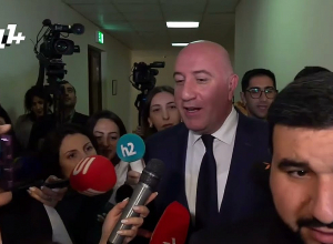 Ճանապարհ տվեք, հետևեք պաշտոնական լրահոսին. Պաշտպանության փոխնախարարն անպատասխան թողեց հարցերը