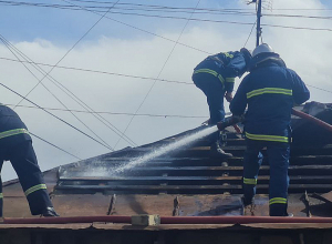 Նաիրի Զարյան փողոցում տան տանիք է այրվել