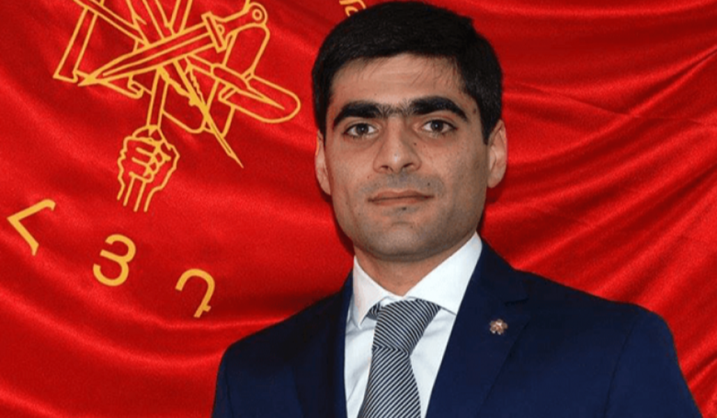 Մհեր Սահակյան