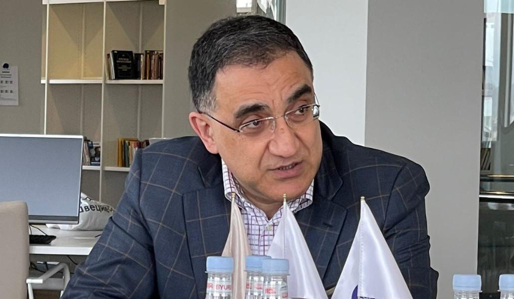 Արմեն Դարբինյան 1