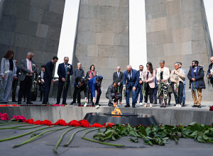 Լիոնի քաղաքապետը հարգանքի տուրք է մատուցել Հայոց ցեղասպանության զոհերի և Արցախյան պատերազմների նահատակների հիշատակին