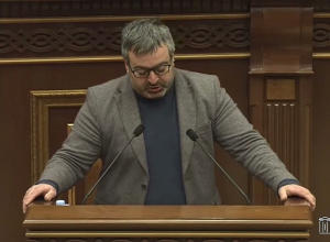 Որոշումը կայացրել եք, պարարտանյութ ներկրողներին տեղյակ չեք պահել, գյուղացին մնացել է առանց դրանց