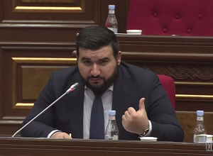 Կոռուպցիոն ռիսկեր կան. հստակ գերբեռնված մեքենան մոտենում է կշեռքին, և պարզվում է՝ գերբեռնված չի