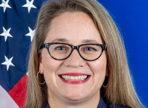 В Армению прибыла заместитель госсекретаря США, чтобы обсудить содействие США армяно-азербайджанским дипломатическим переговорам