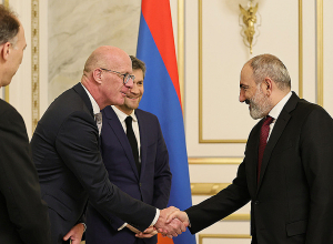 Премьер-министр принял  старшего вице-президента компании «Philip Morris International»