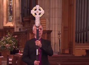 Հռոմի պապը Քրիստոսի խաչից բեկորներ է նվիրել՝ Չարլզ թագավորի թագադրման համար