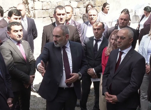 Վարչապետը Սարդարապատ բնակավայրում ծանոթացել է մանկապարտեզի հիմնանորոգման ընթացքին