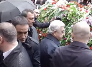 Սերժ Սարգսյանն այցելեց Ծիծեռնակաբերդի հուշահամալիր