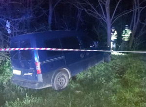 Իջևան-Երևան ավտոճանապարհին մեքենան դուրս է եկել երթևեկելի հատվածից և բախվել ծառին